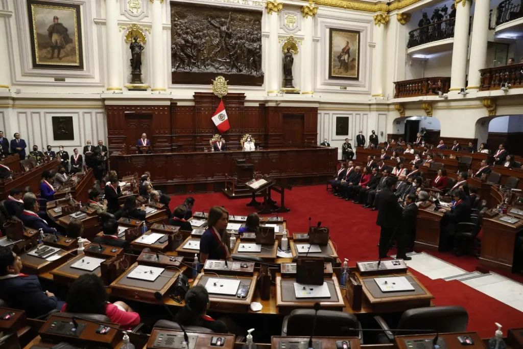 El Congreso de Perú ratifica el retorno de la bicameralidad, pese al rechazo masivo de la sociedad