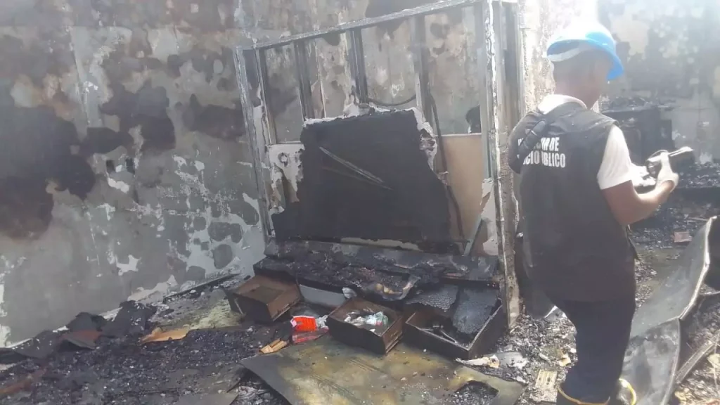 Bomberos controlan incendio en apartamento de Residencial Ciudad Real II incendio