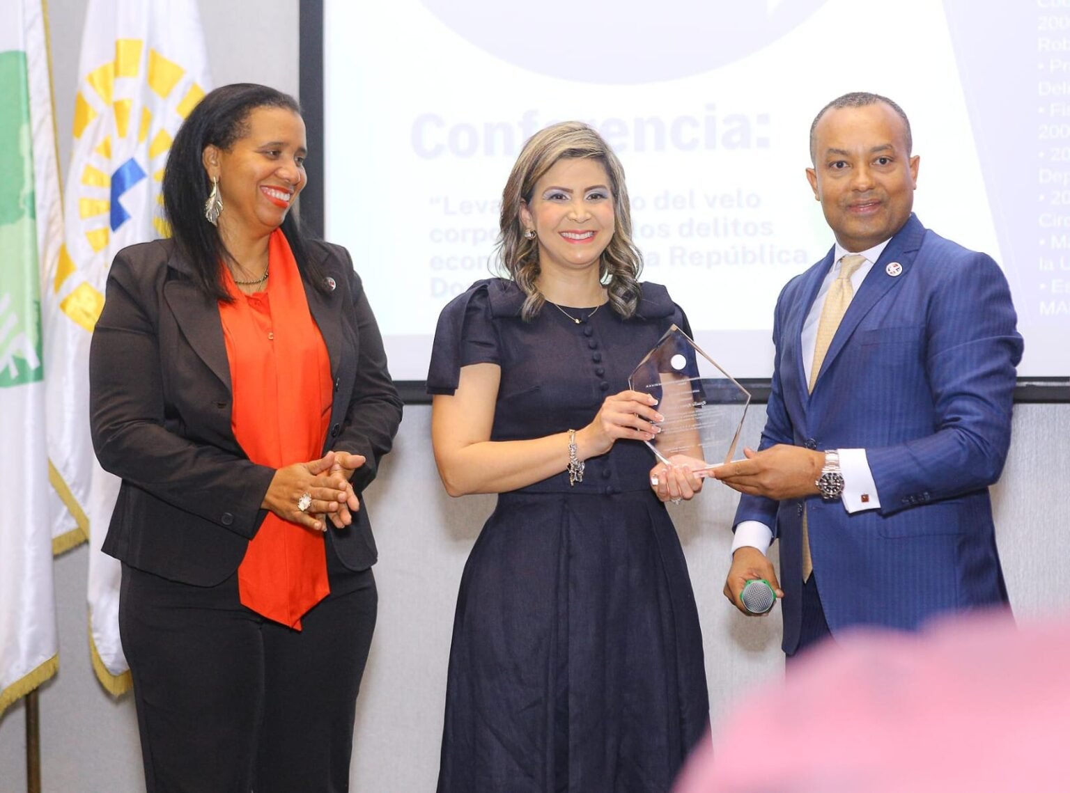Reconocen a la fiscal Rosalba Ramos por sus aportes bibliográficos sobre delitos económicos