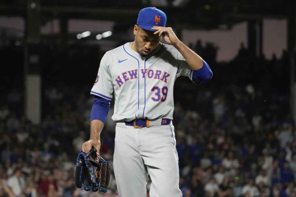 El cerrador de los Mets, Edwin Díaz, enfrenta una suspensión de 10 juegos tras ser expulsado por sustancia extraña en la mano Edwin Díaz