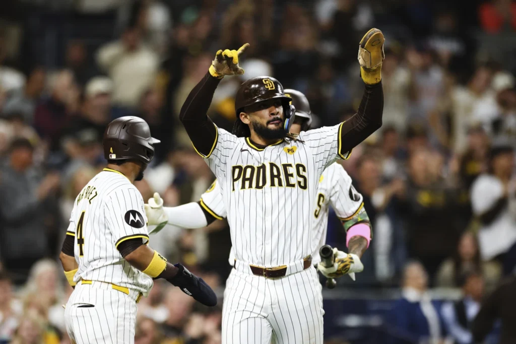 Higashioka conecta un jonrón y Tatis extiende la racha de hits a 17 juegos mientras los Padres vencen a los Atléticos 4-3 Fernando Tatis Jr.
