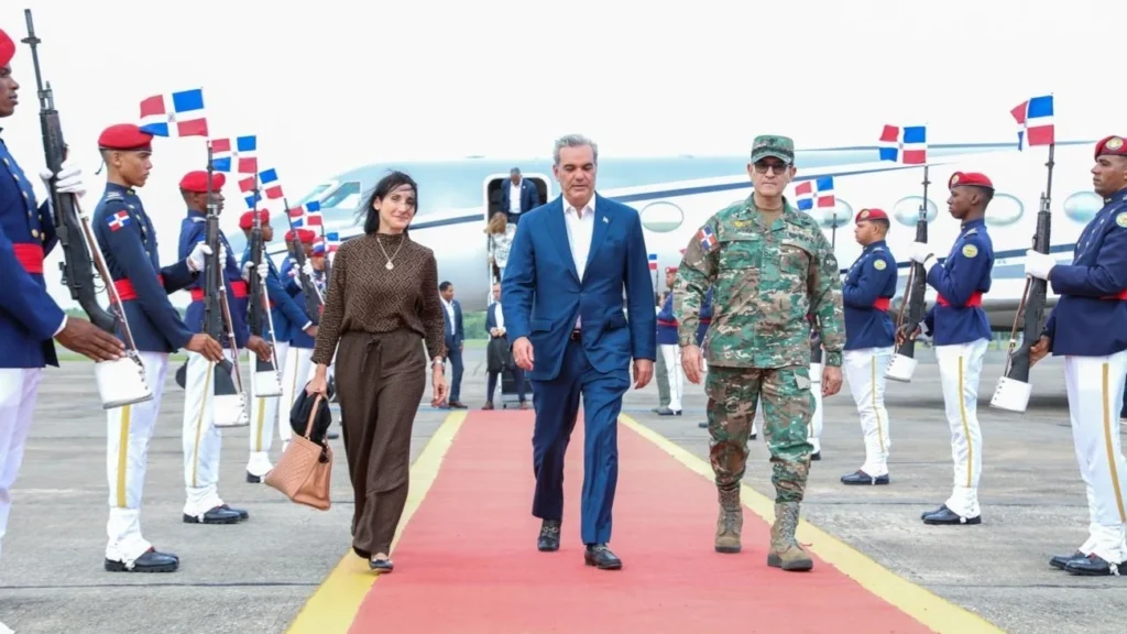Presidente Abinader regresa al país tras su viaje oficial a Europa Luis Abinader