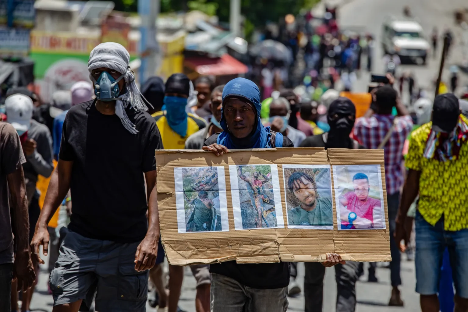 Cientos de haitianos protestan por el asesinato de tres policías a manos de bandas armadas haitianos