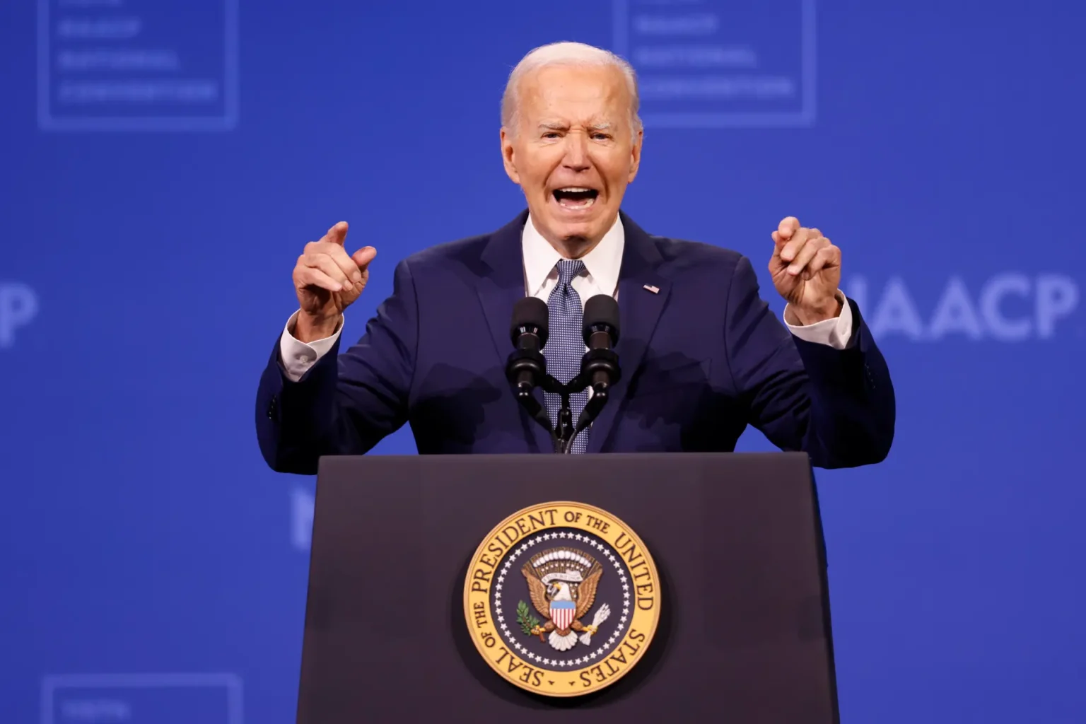 Aumenta la presión sobre el candidato Biden a abandonar mientras Trump endurece el tono Joe Biden