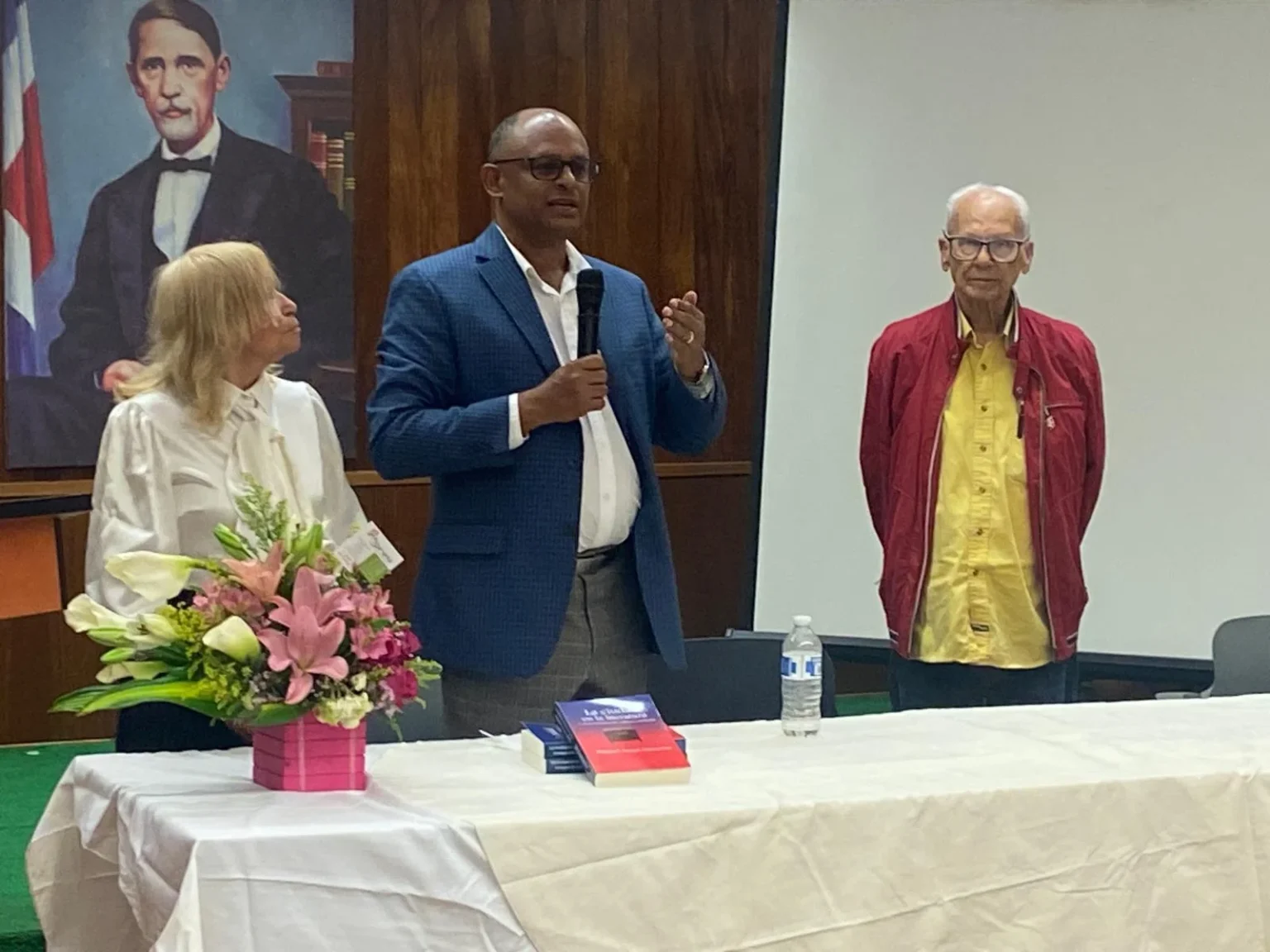 Escritor Miguel Ángel Fornerín presenta libro La ciudad en la literatura y otros ensayos cultura caribeña Miguel Ángel Fornerín