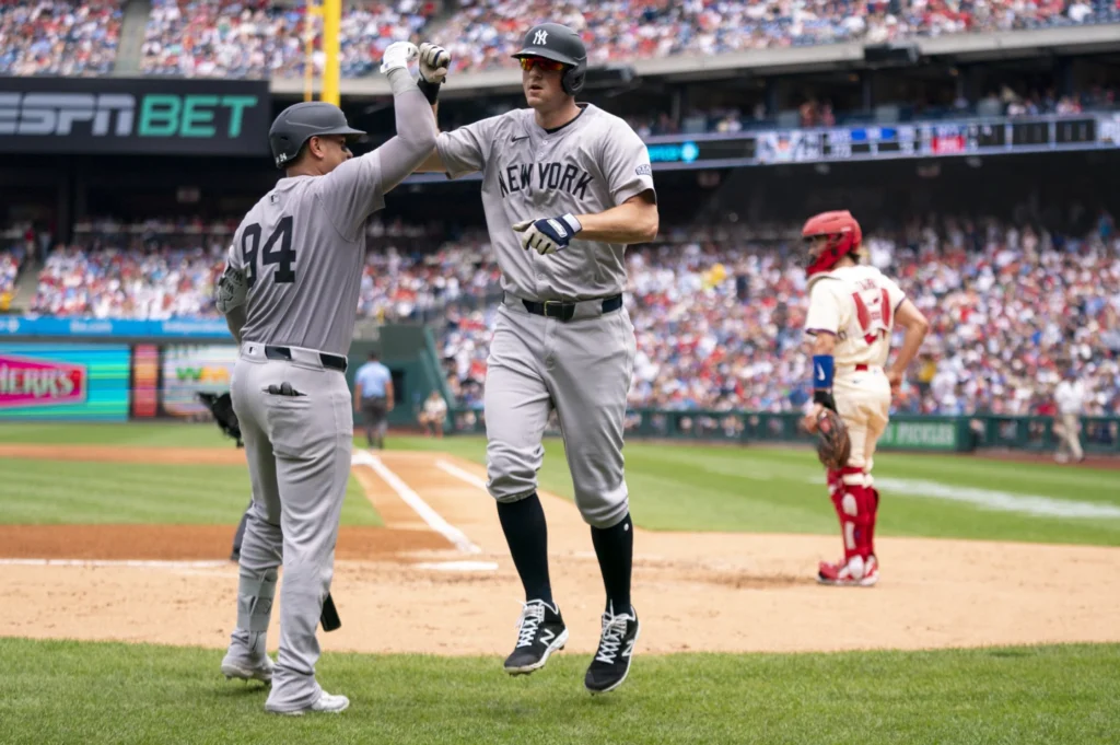 LeMahieu remolca 6, la mayor cifra en su carrera, y Yankees superan 6-5 a Filis DJ LeMahieu