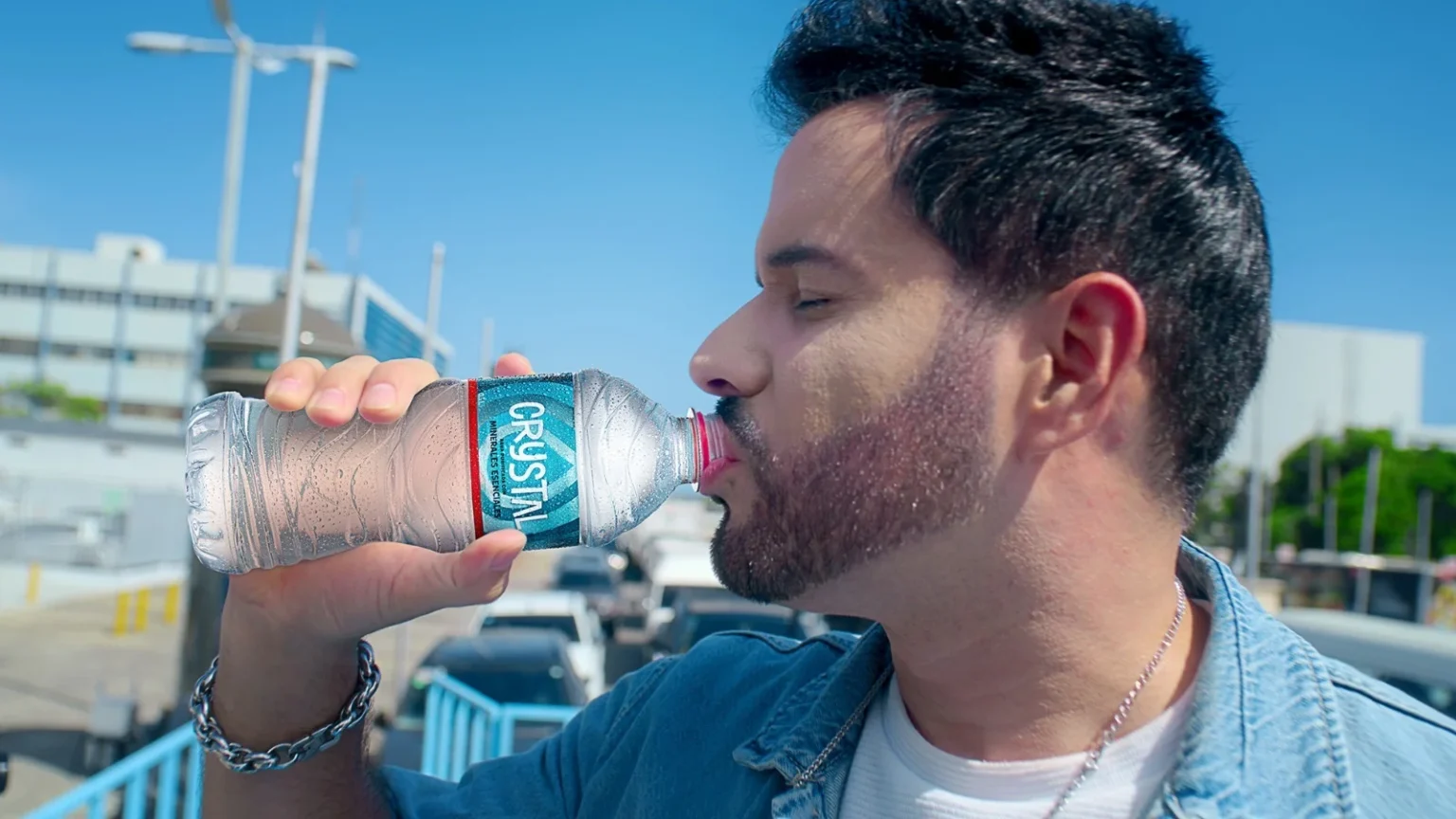 Agua Crystal renueva su imagen y su compromiso con los dominicanos Manny Cruz