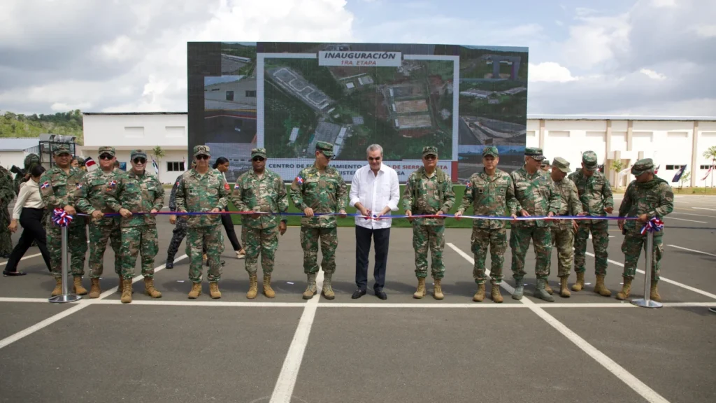 Presidente Abinader inaugura 20 instalaciones repartidas en el Campamento Militar 16 de Agosto, Sierra Prieta, SDN y en la Base Aérea Presidente Abinader