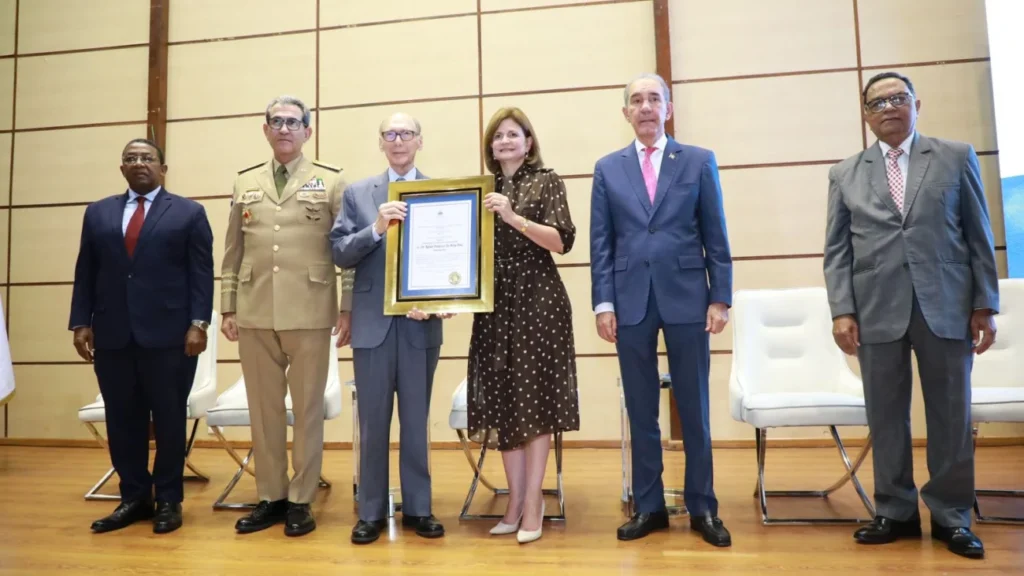 Vicepresidenta pide a todos los sectores de la sociedad trabajar junto al gobierno en la promoción de la ciencia y la tecnología Raquel Peña