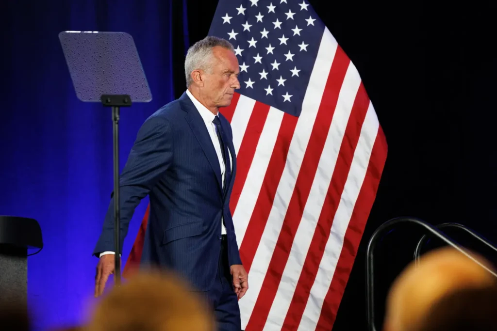 Robert F. Kennedy Jr. suspende su campaña a la Presidencia de EE.UU. y apoya a Donald Trump Robert F. Kennedy Jr.