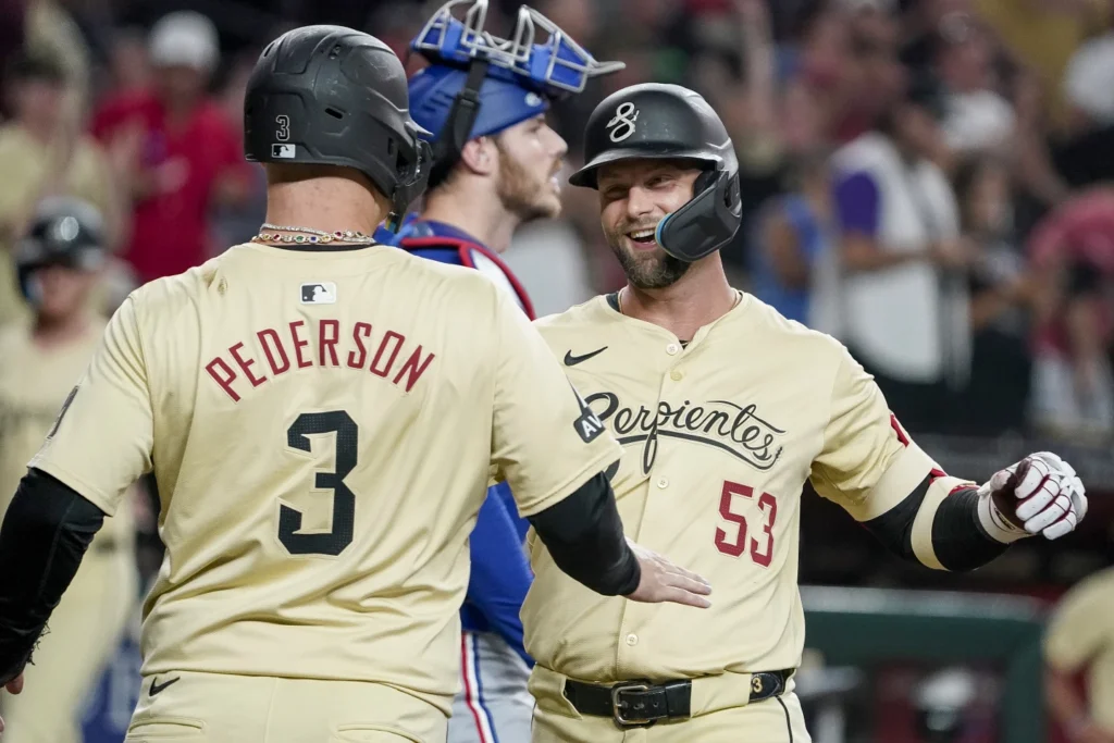 Walker logra 2 jonrones y Diamondbacks blanquean 6-0 a Rangers Christian Walker