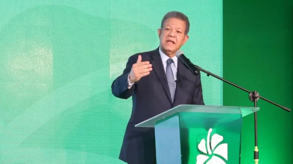 Leonel Fernández denuncia espionaje masivo a través de semáforos en el Gran Santo Domingo Leonel Fernández