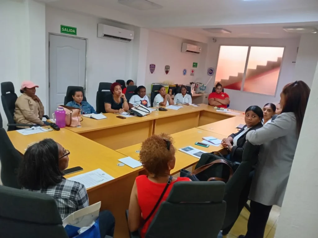 Brigada Femenina realiza 2do taller del curso de Emprendimientos con éxito taller