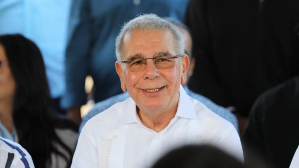 Danilo Medina se inscribe para seguir como presidente del PLD