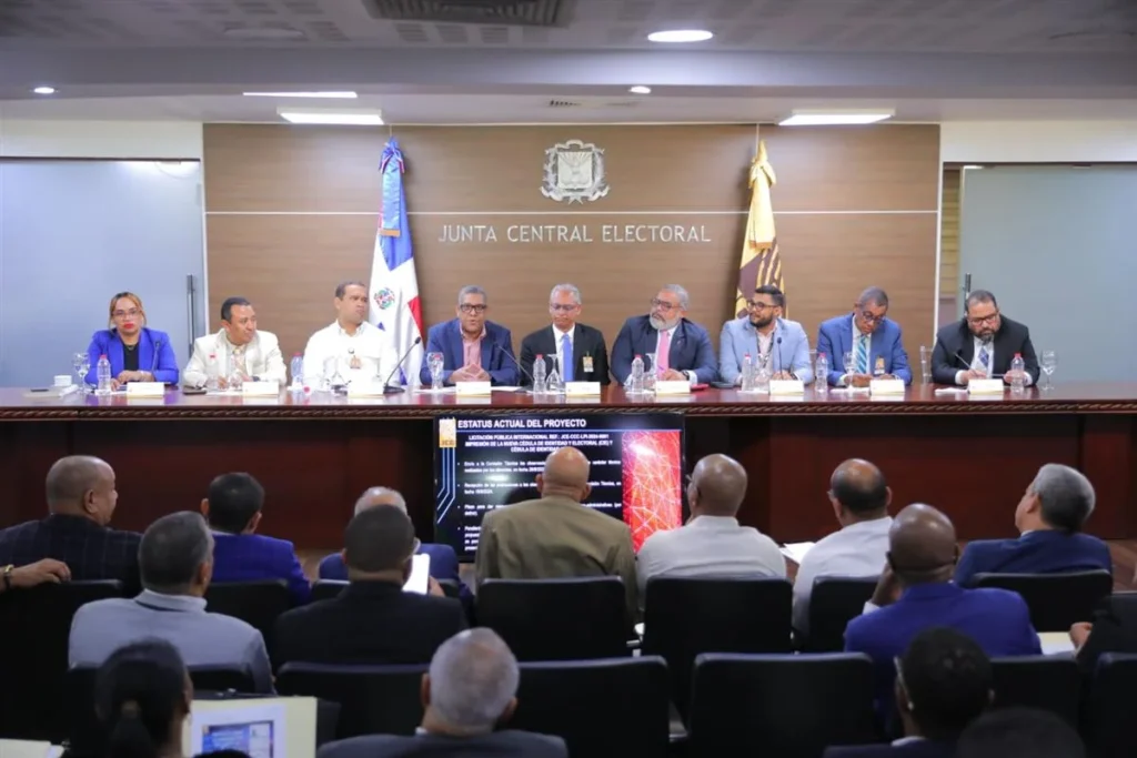 La JCE presenta el estatus del proyecto para la renovación de la cédula de identidad y electoral JCE
