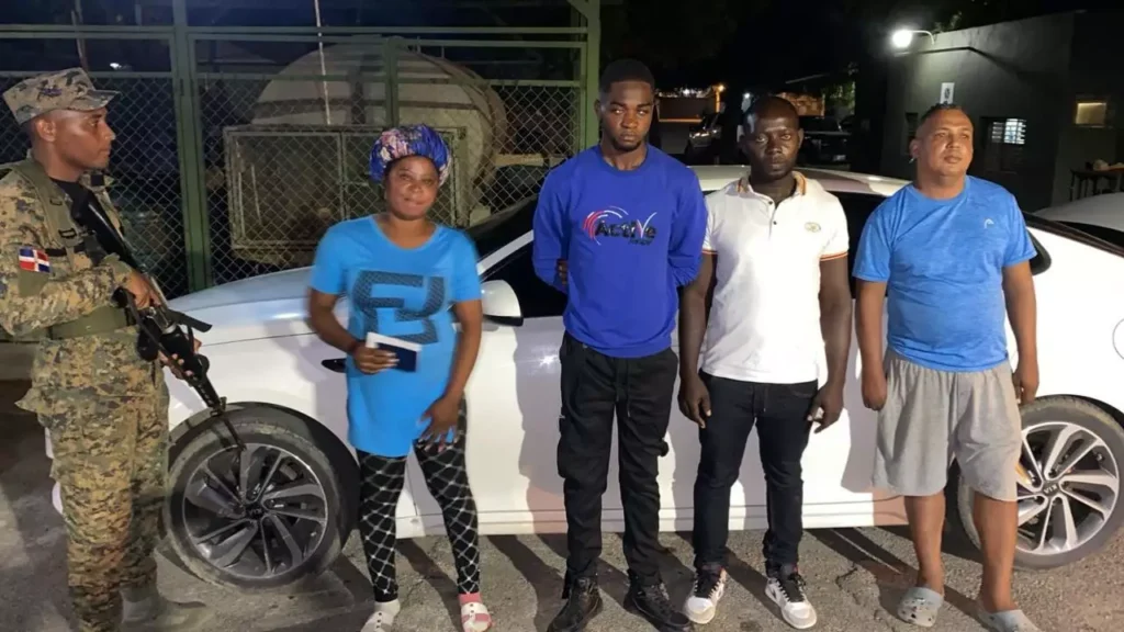 Detienen a Raso del Ejército por transporte de inmigrantes haitianos ilegales en Valverde Raso del Ejército