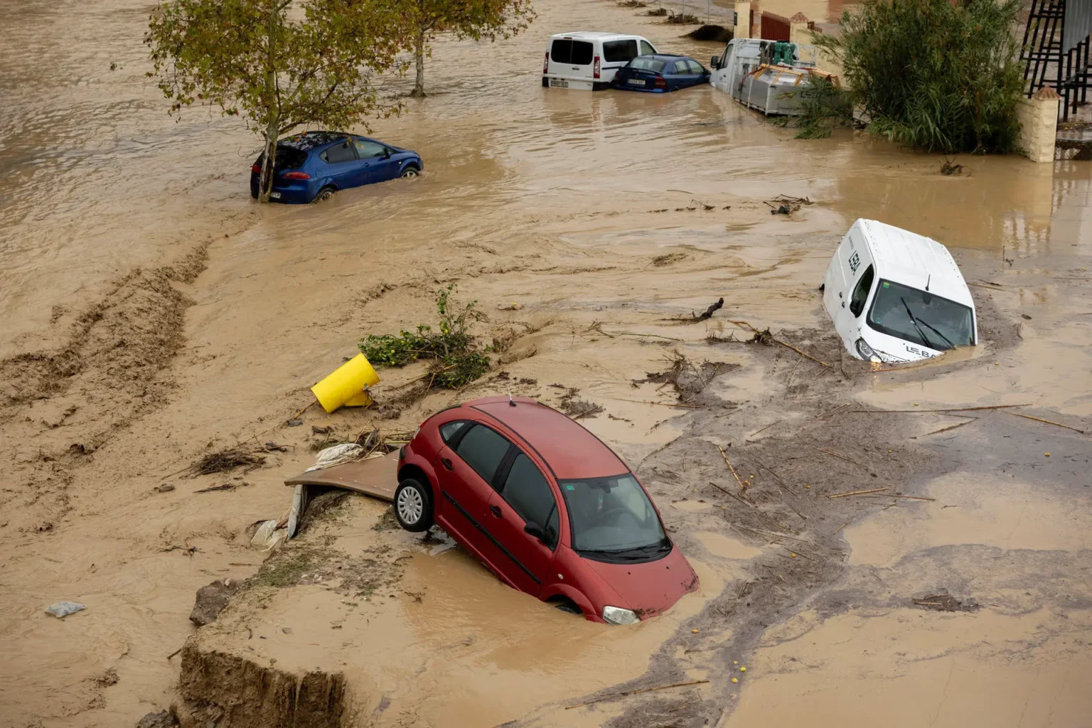 El temporal castiga el sur y el este de España: hay siete desaparecidos y cortes en AVE y carreteras temporal