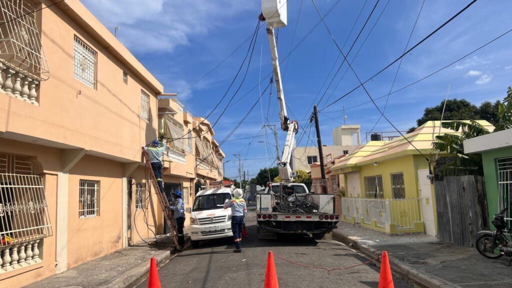 Edesur desmantela conexiones ilegales en San Juan, Baní y San Cristóbal
