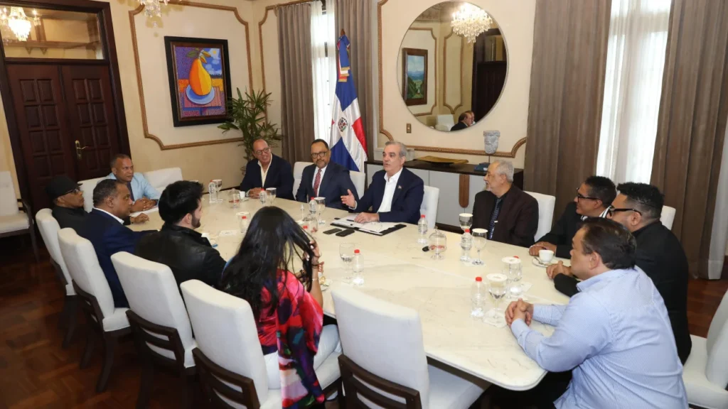 Presidente Abinader recibe a representantes de la Sociedad Dominicana de Artistas Intérpretes y Ejecutantes (Sodaie) Presidente Abinader