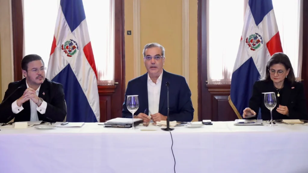 Presidente Abinader y vicepresidenta Raquel Peña presentan “Meta RD 2036 priorizados en el Plan de Gobierno 2024-2028” Abinader y Raquel Peña