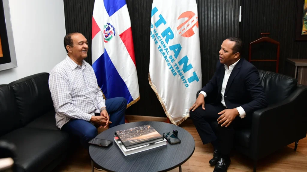 Intrant acuerda con transportistas no realizar aumento del pasaje Intrant