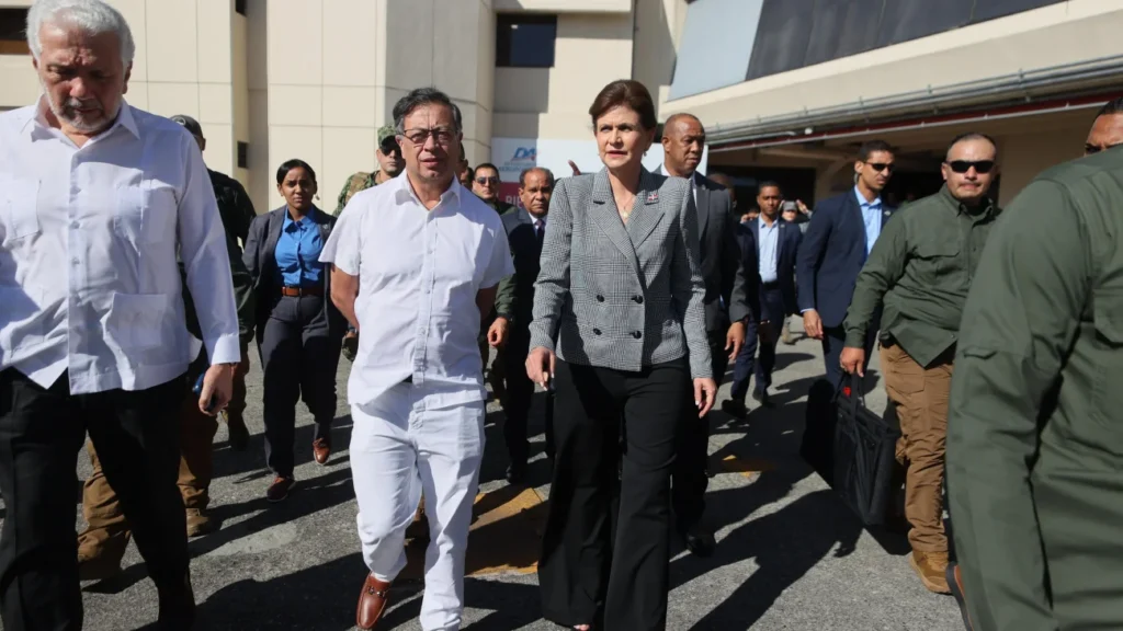 Raquel Peña recibe al presidente Gustavo Petro durante escala en República Dominicana Raquel Peña