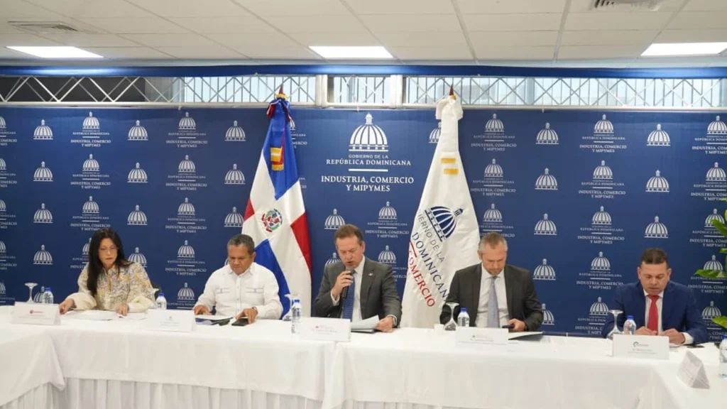 CNZFE aprueba permisos de instalación de 10 empresas de zonas francas CNZFE