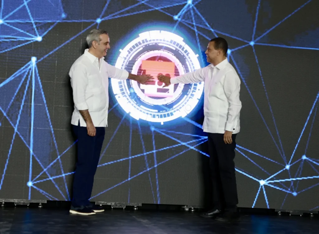 Indotel inaugura proyecto de conectividad a internet de fibra óptica en la región Sur Indotel