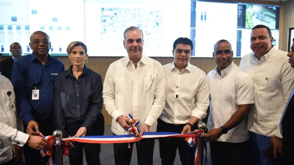 Presidente Abinader y Felipe Suberví inauguran moderno centro de monitoreo para eficientizar servicios de la Caasd Presidente Abinader