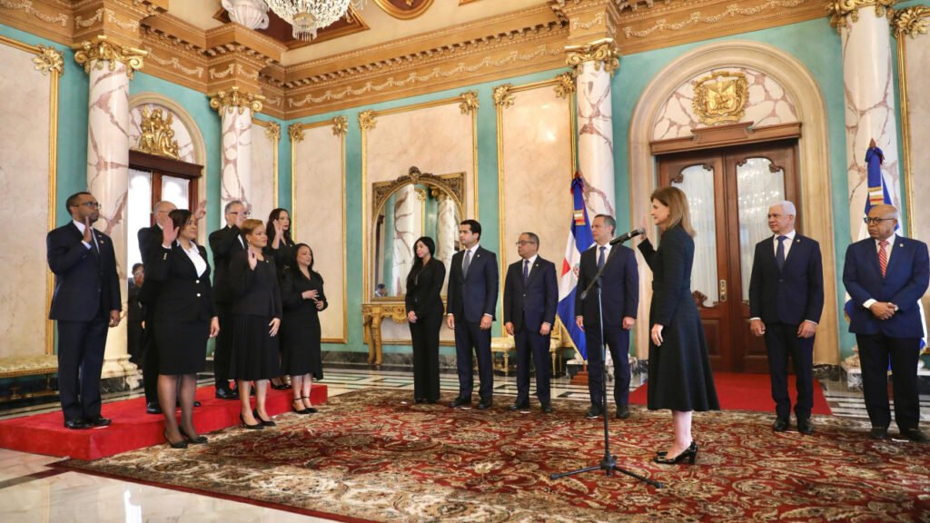 Vicepresidenta Raquel Peña juramenta a los siete procuradores adjuntos escogidos en el CNM Vicepresidenta Raquel Peña juramenta a los siete procuradores adjuntos escogidos en el CNM