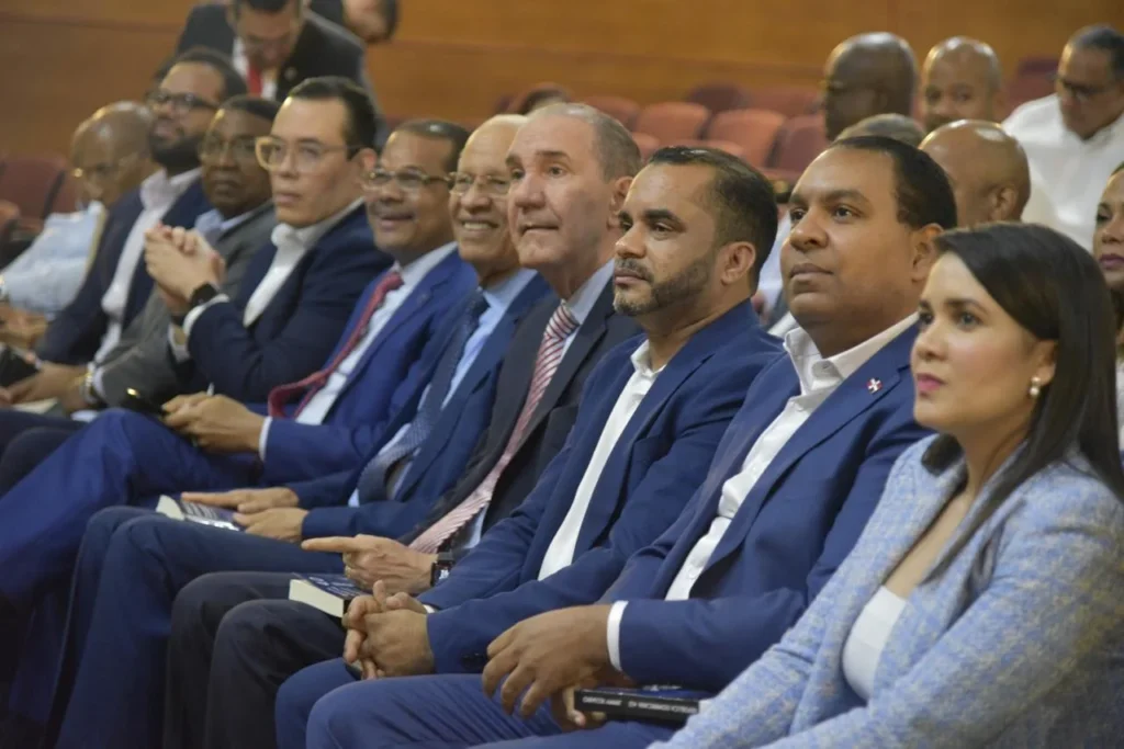 Presentan en la UASD el libro “República Dominicana 4.0: Liderazgo y Visión hacia la Modernidad del Estado” libro