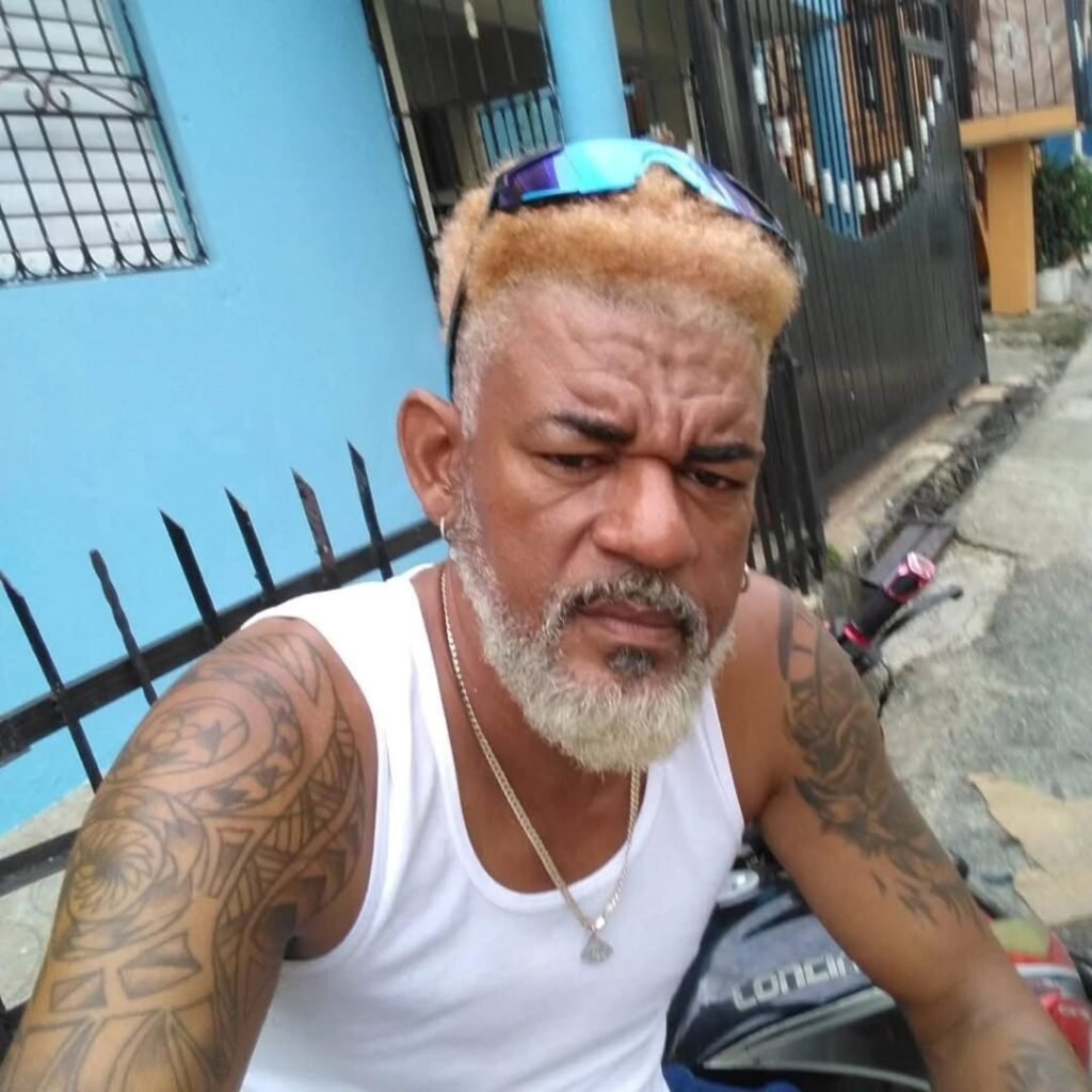 Hombre mata a su pareja e hijastro y muere bajo custodia