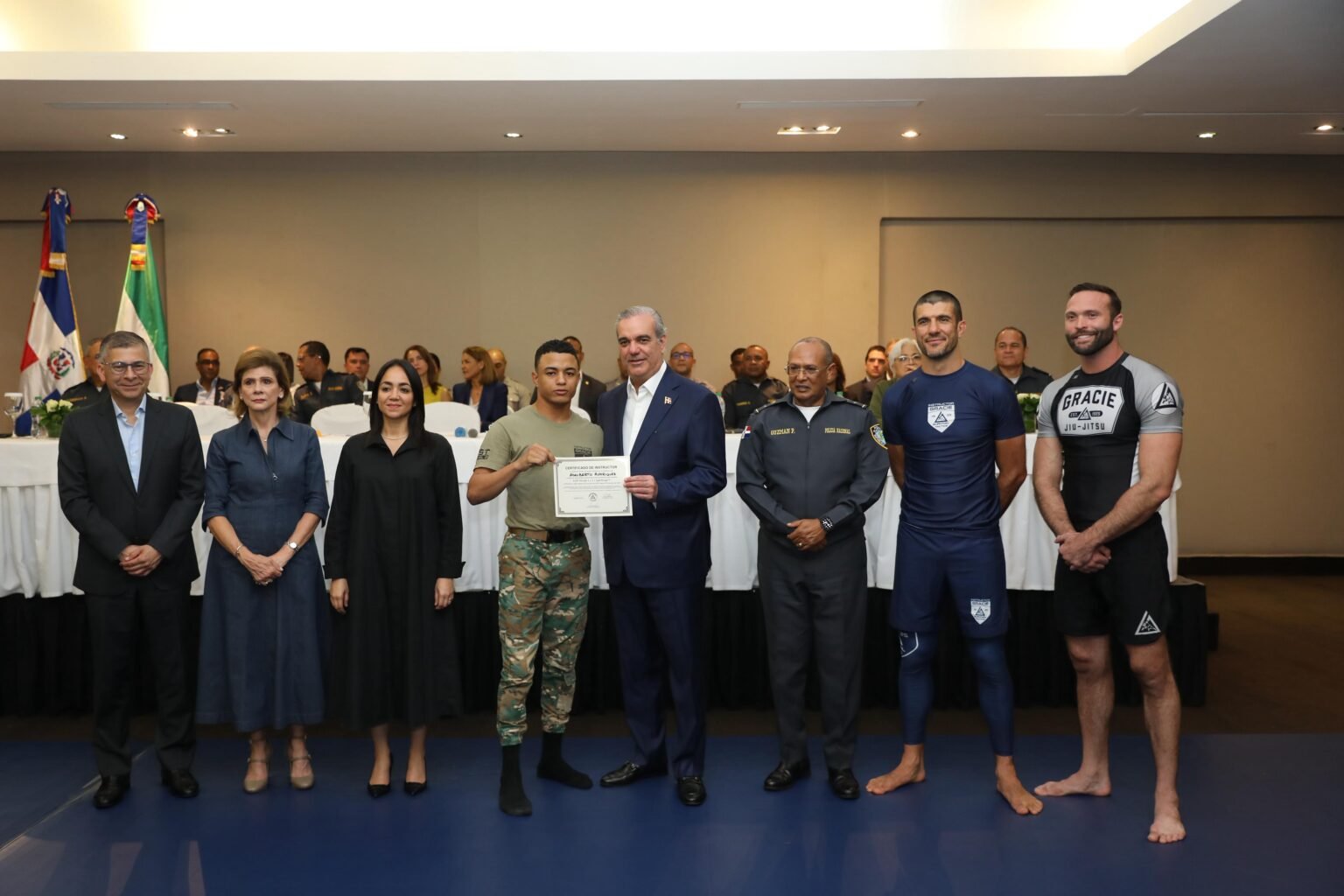 Abinader impulsa la formación táctica y respecto de derechos humanos en la PN