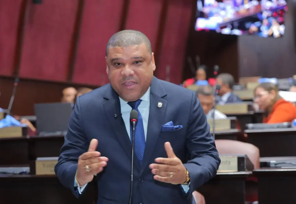 Diputado Raposo busca poner fin a la criminalización de la crítica y la protesta