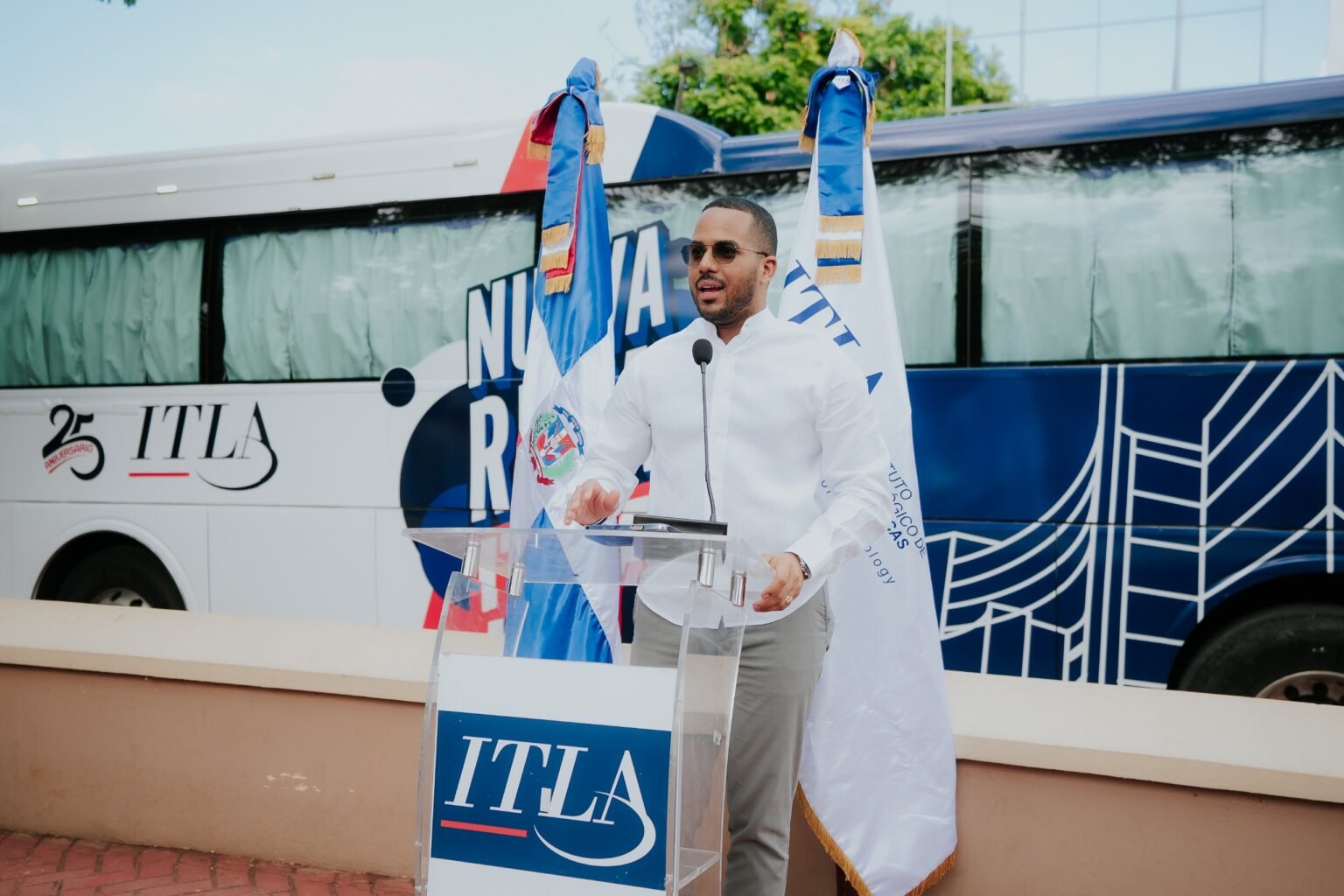 El ITLA inaugura nuevas rutas de transporte estudiantil