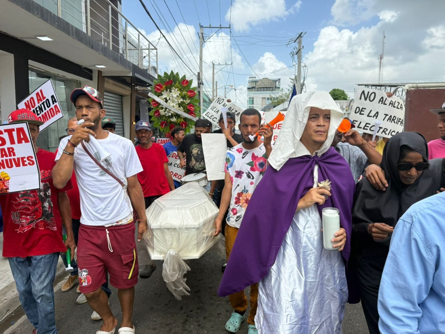 Realizan en Moca velatorio simbólico contra Edenorte por apagones