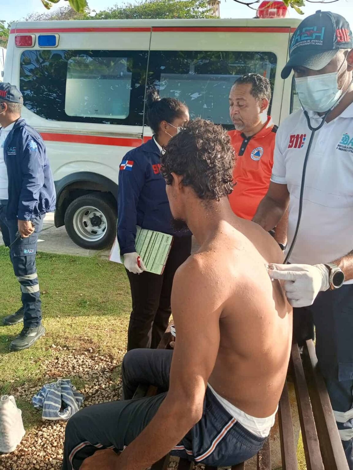 Hombre es salvado tras ser arrastrado mar adentro en Puerto Plata