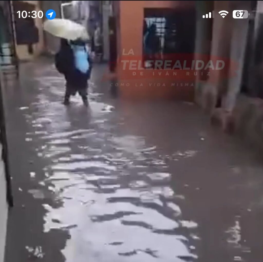 Barrios del sector Los Ríos se inundan por fuertes lluvias