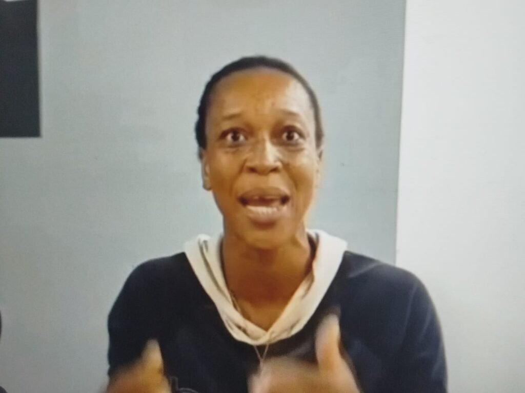 “Déjame Ver”: Artimaña del ladrón para robar Celular a paciente en el Marcelino Vélez