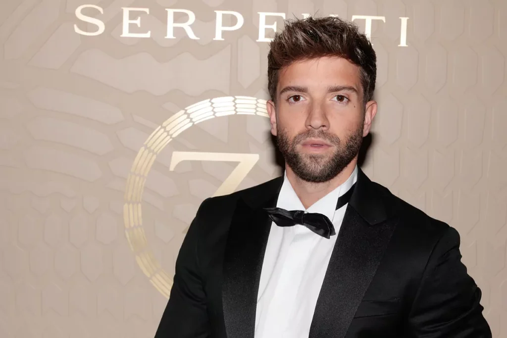 Pablo Alborán canta “Solamente tú” al ritmo del merengue