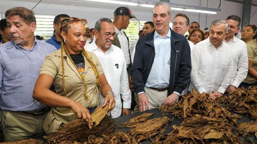 Gobierno inaugura naves industriales en San Juan