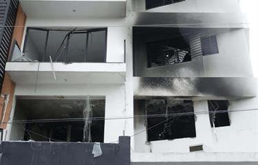 A días de explosión en Villa Marina, residentes aún no pueden regresar a torre