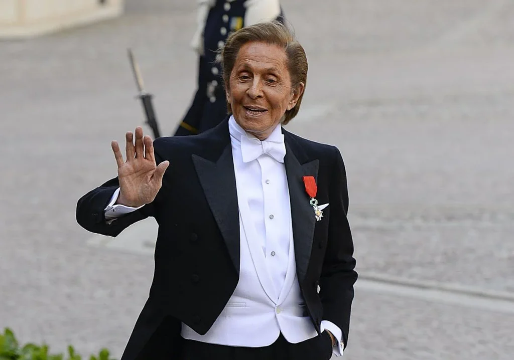 Muere el diseñador italiano Valentino a los 93 años