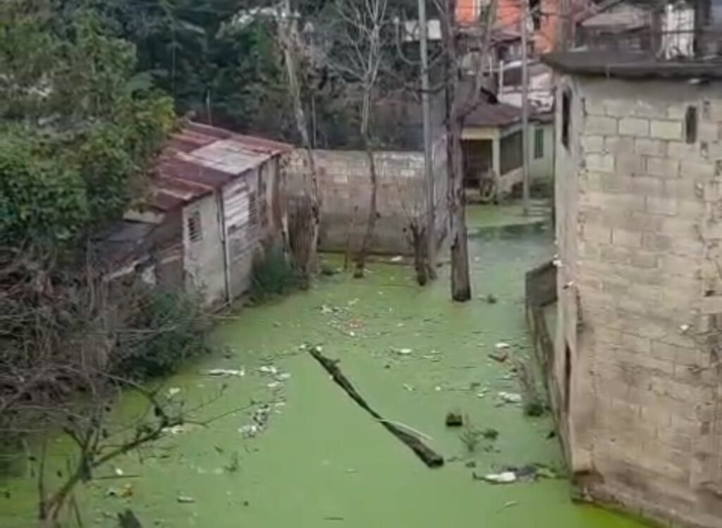 Aguas estancadas generan temor por enfermedades en Villa Altagracia
