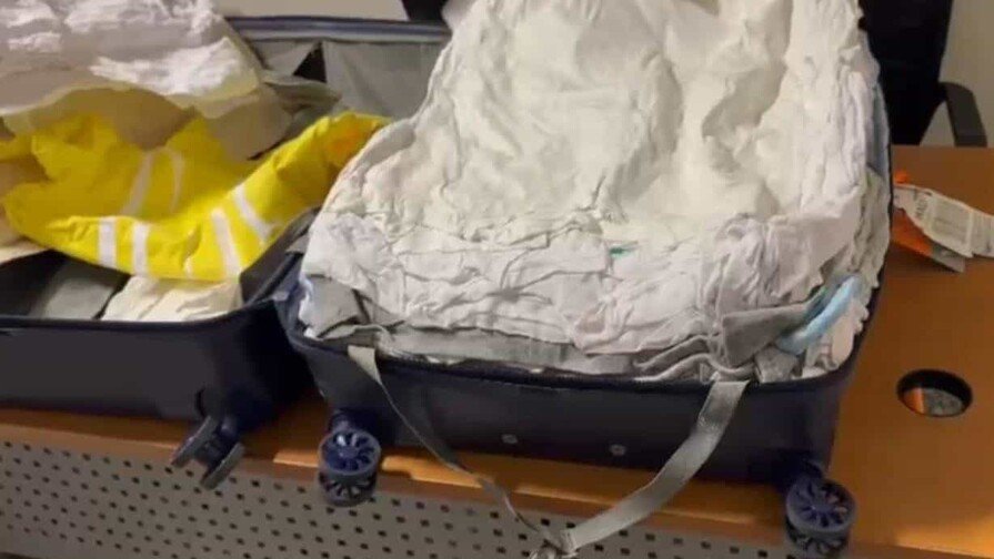 Arrestan en AILA a mujer con ropa impregnada de presunta cocaína