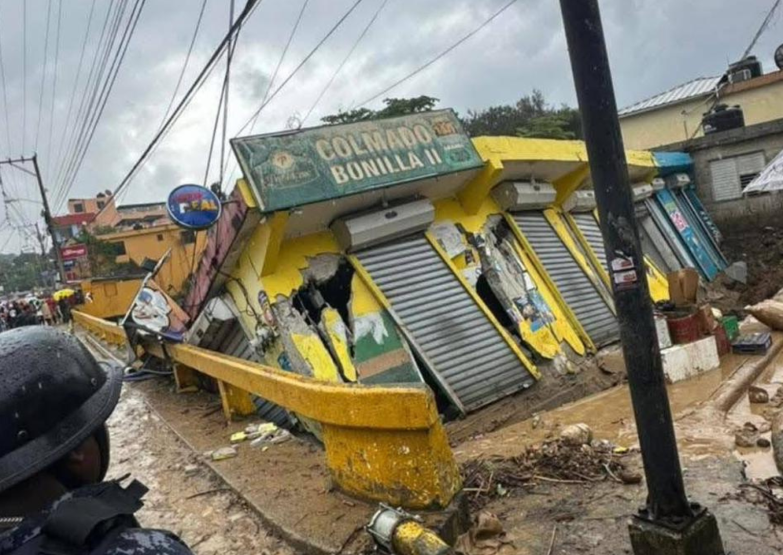 Desbordamiento de ríos causa daños en Gaspar Hernández