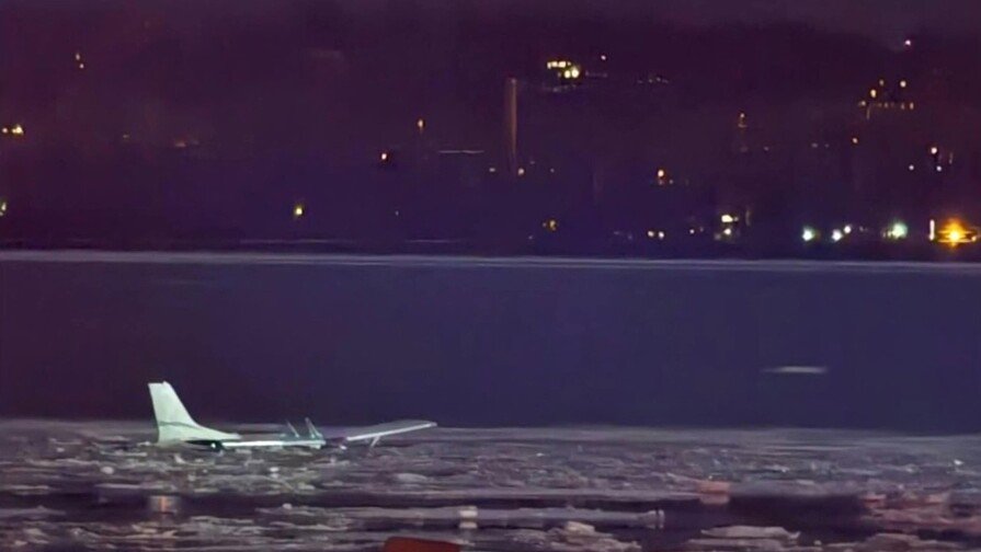 Dos personas salen ilesas tras accidente aéreo en el río Hudson