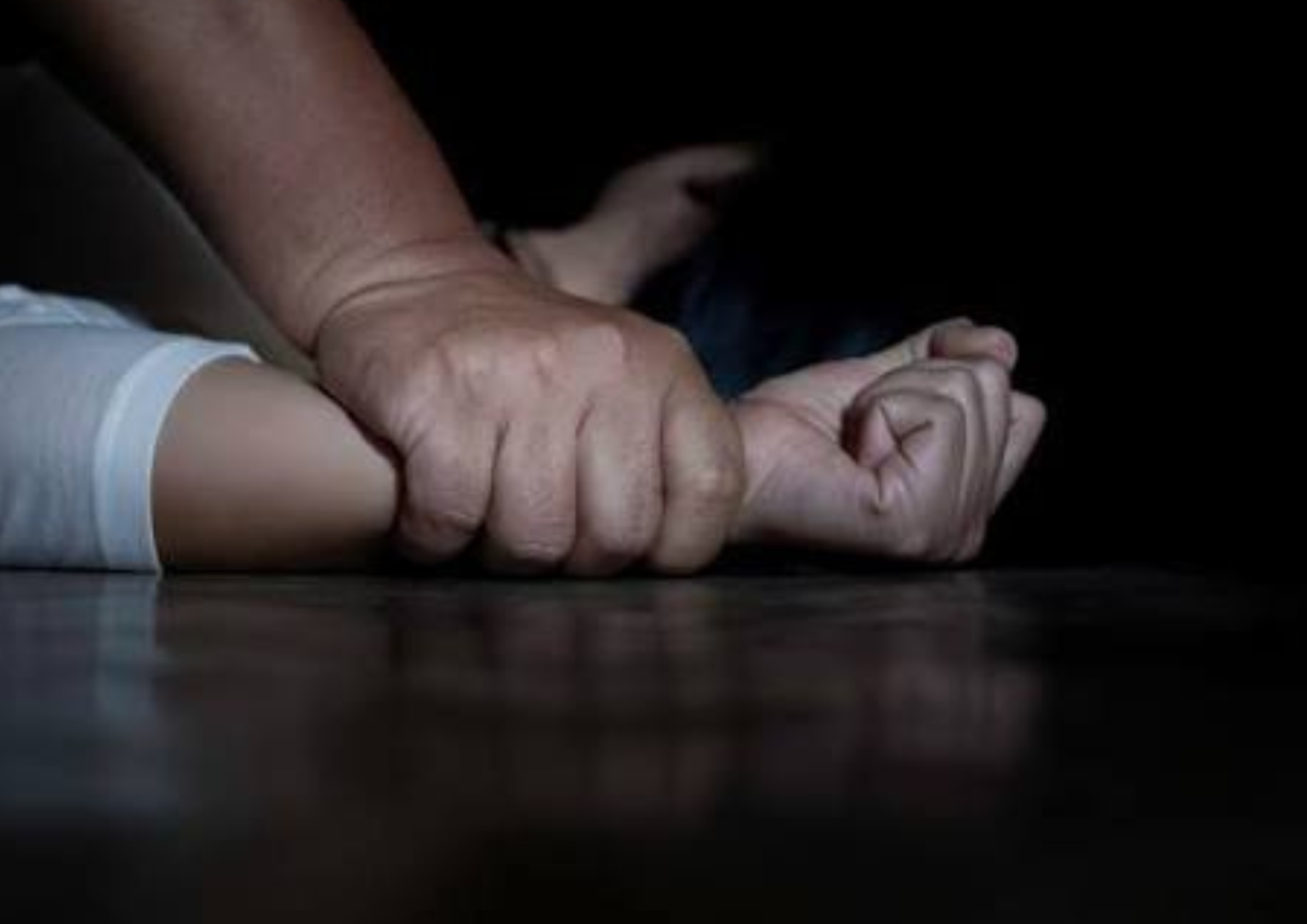 Tres hombres reciben hasta 21 años de prisión por violación