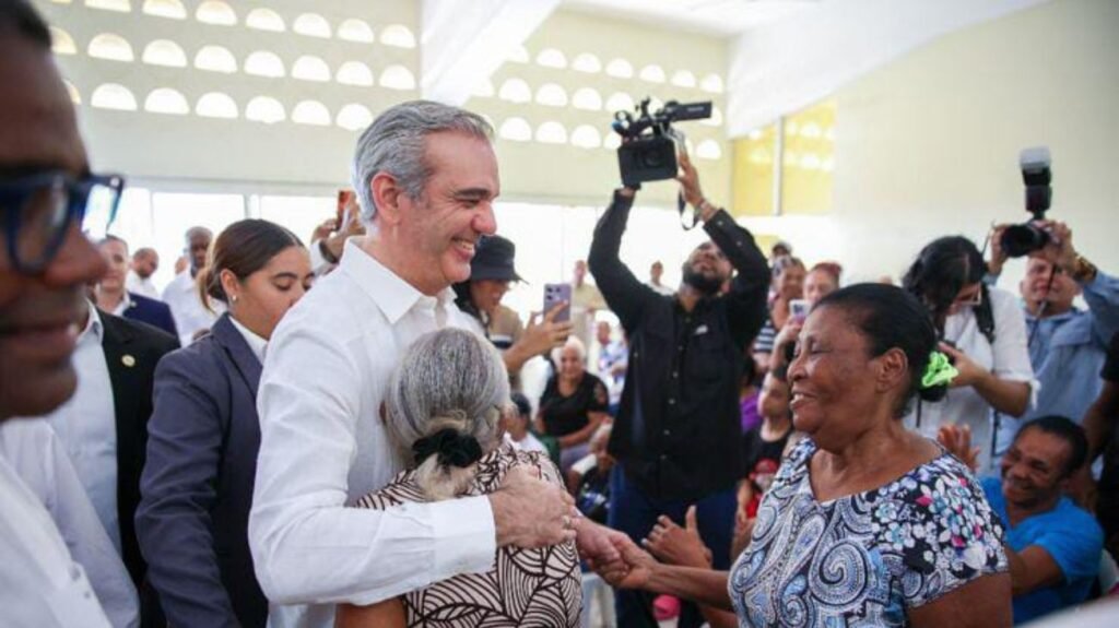 Abinader entregará mil títulos de propiedad por el Día de los Padres