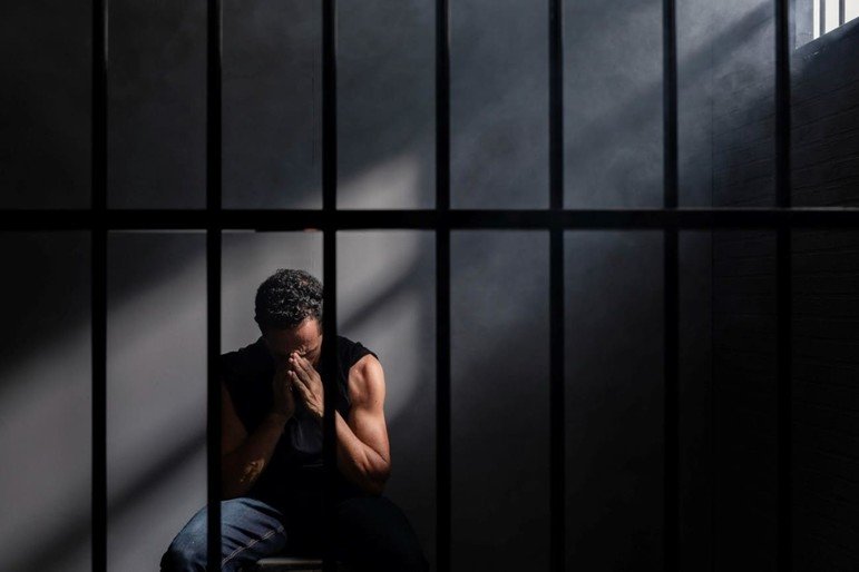 Liberan a hombre que duró 20 años en prisión preventiva
